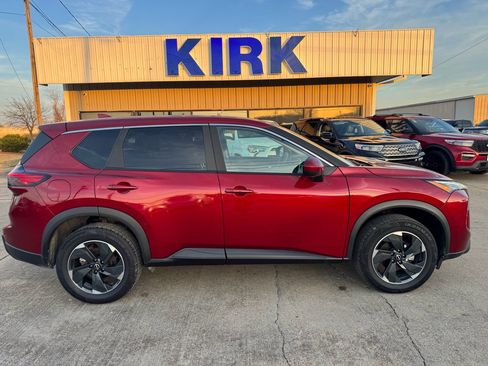 Used 2024 Nissan Rogue SV image 6