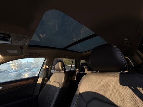 Used 2025 Volkswagen Atlas SE image 23