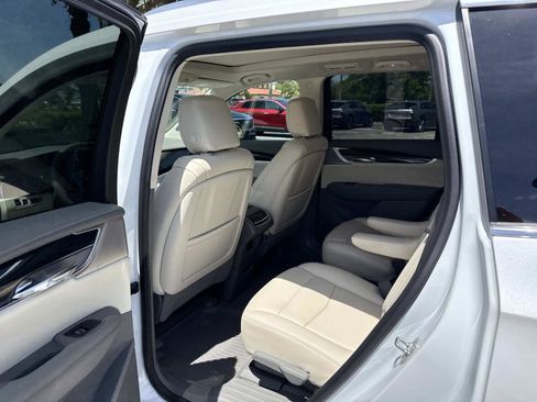 Certified 2025 Cadillac XT6 Premium Luxury w/ LPO, Floor Liner Package AWD/4WD image 15