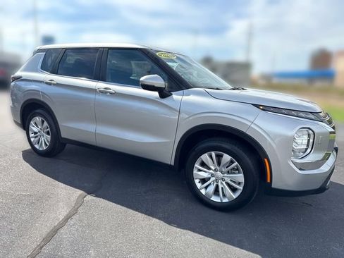 Used 2025 Mitsubishi Outlander ES AWD/4WD image 7