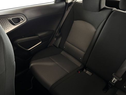 Used 2025 Kia Soul LX w/ LX Technology Package FWD image 36