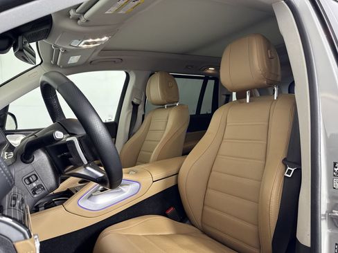 Used 2024 Mercedes-Benz GLS 580 4MATIC image 5