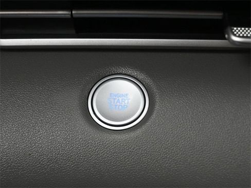 Used 2023 Hyundai Elantra SEL image 32