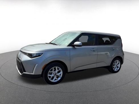 Used 2025 Kia Soul LX w/ LX Technology Package FWD image 8