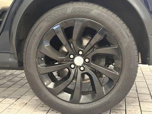 Used 2020 Land Rover Discovery Sport SE image 8