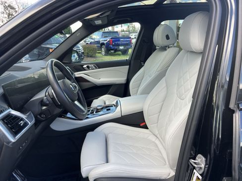 Used 2024 BMW X5 xDrive40i w/ M Sport Package AWD/4WD image 13