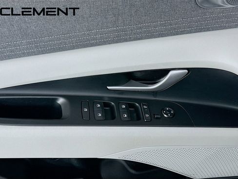 Used 2024 Hyundai Elantra Limited image 28