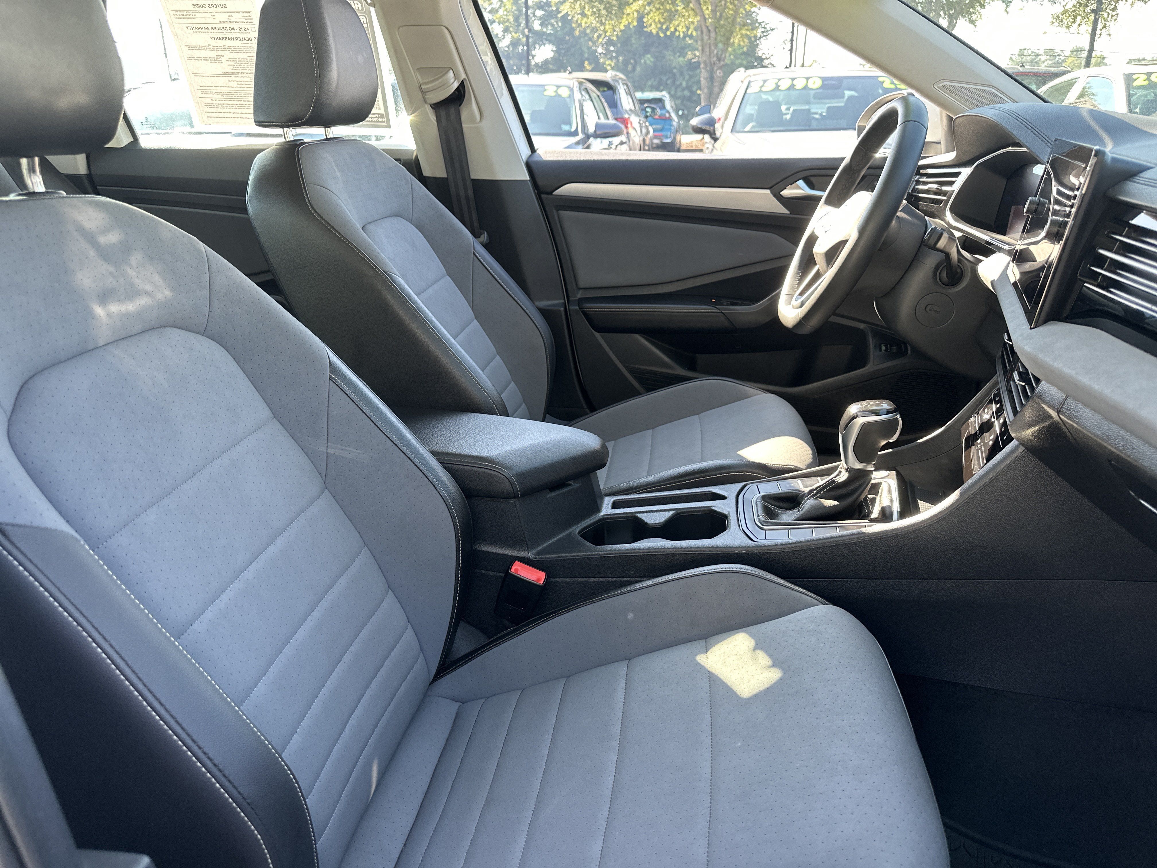 Used 2026 Volkswagen Jetta SE FWD image 5
