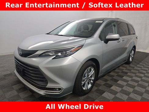 Used 2024 Toyota Sienna Platinum image 1