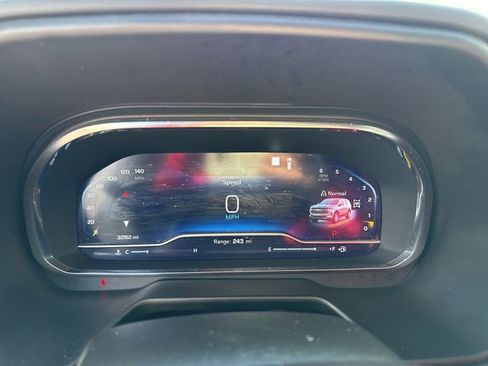 Used 2022 Chevrolet Suburban RST w/ Sport Performance Package image 23