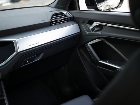 Certified 2025 Audi Q3 2.0T Premium w/ Convenience Package image 28