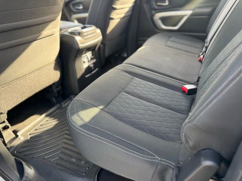 Used 2018 Nissan Titan SV w/ SV Convenience Package image 30