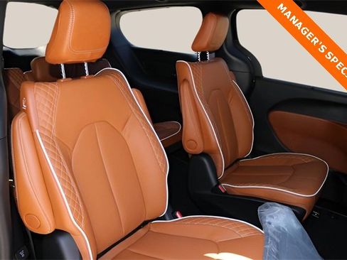 New 2026 Chrysler Pacifica Pinnacle image 19