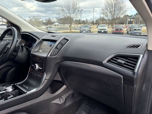Used 2019 Ford Edge Titanium w/ Cold Weather Package image 22