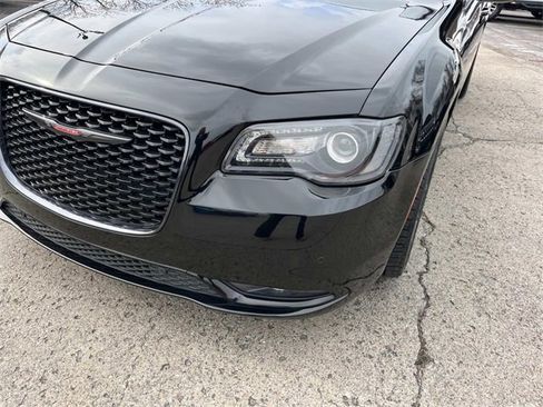 Used 2023 Chrysler 300 S image 9