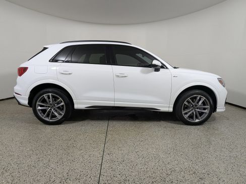 Certified 2025 Audi Q3 2.0T Premium image 8