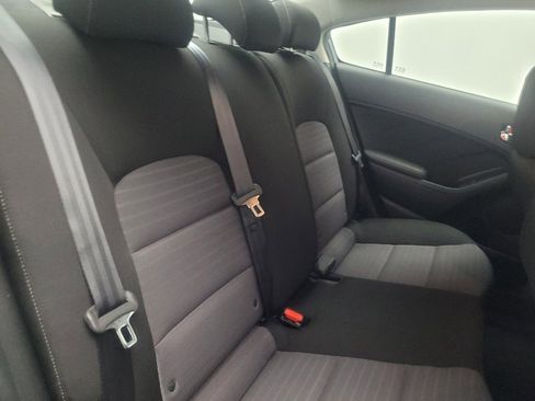 Used 2017 Kia Forte S image 19