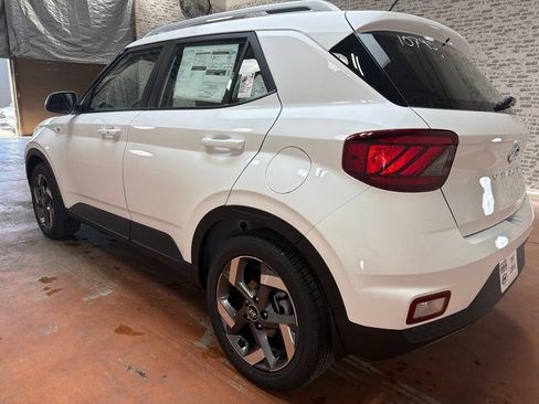 New 2026 Hyundai Venue SEL FWD image 5