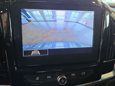 Used 2021 Chevrolet Traverse LT FWD image 27