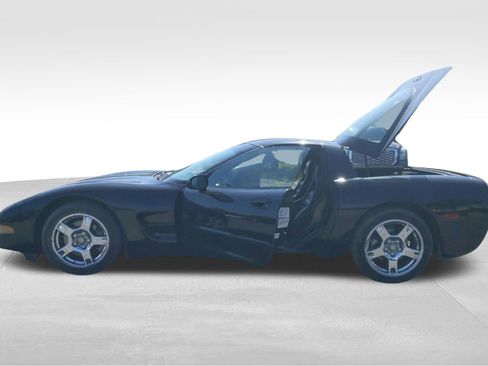 Used 1998 Chevrolet Corvette Coupe w/ Performance Handling Pkg image 12