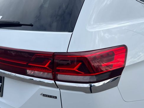 Used 2025 Volkswagen Atlas SE AWD/4WD image 6