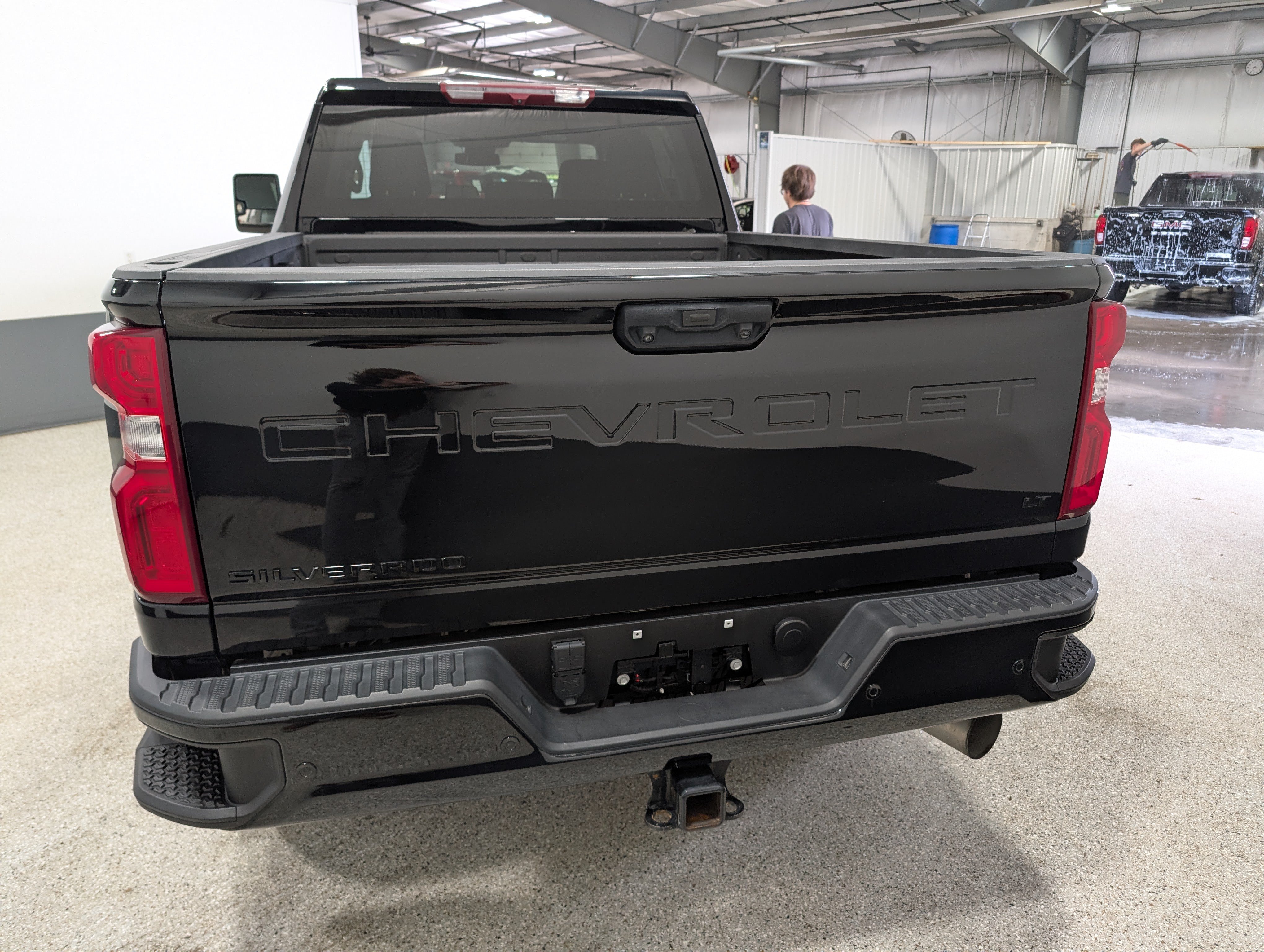 Used 2024 Chevrolet Silverado 2500 LT w/ Midnight Edition AWD/4WD image 4