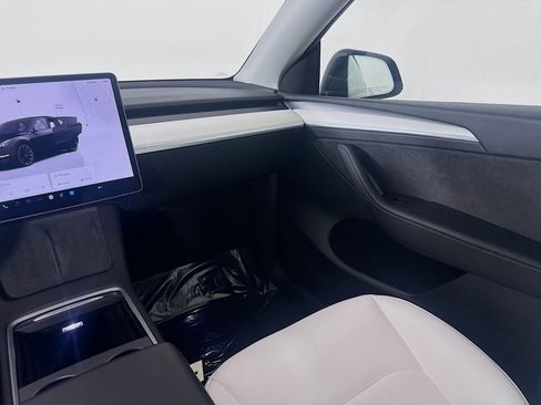 Used 2024 Tesla Model Y Long Range image 26