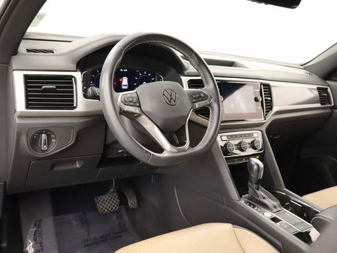 Used 2023 Volkswagen Atlas Cross Sport SE image 14