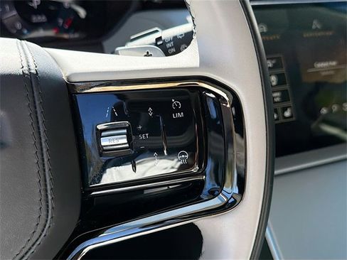 Used 2025 Land Rover Range Rover Velar S image 39