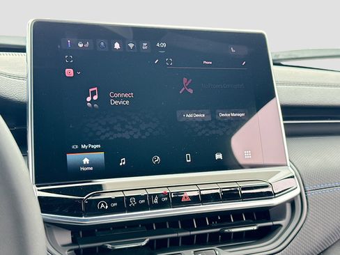 New 2026 Jeep Compass Latitude image 9