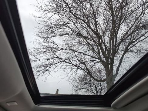 Used 2025 Toyota Highlander XLE image 21