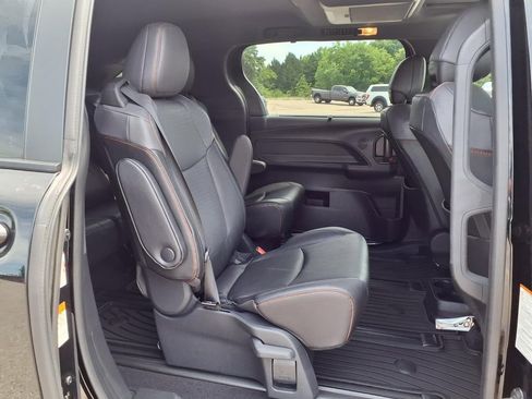 Used 2023 Toyota Sienna XSE w/ XSE Plus Package AWD/4WD image 14