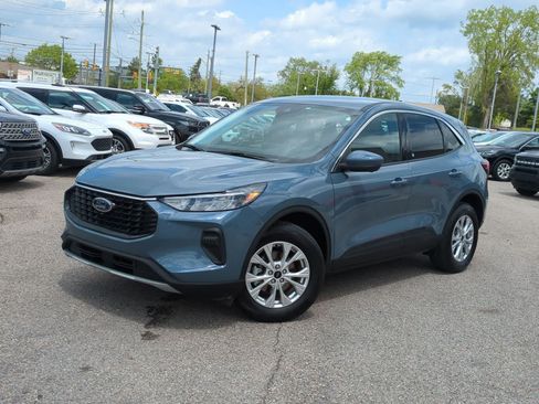Used 2023 Ford Escape Active w/ Tech Pack #2 AWD/4WD image 1