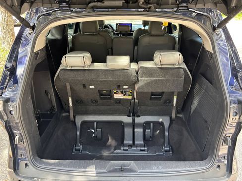 Used 2025 Toyota Sienna XLE FWD image 35