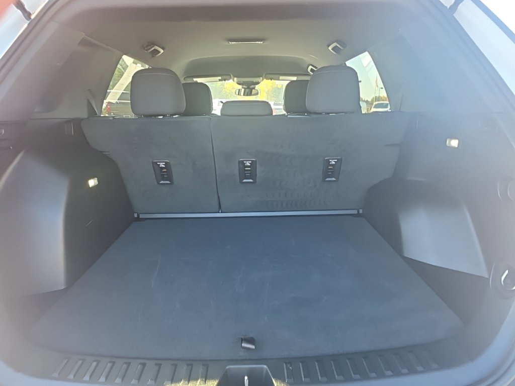 Used 2026 Chevrolet Equinox LT AWD/4WD image 23