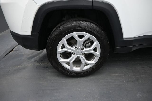 Used 2024 Jeep Compass Latitude AWD/4WD image 40