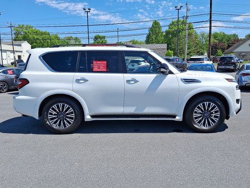 Certified 2023 Nissan Armada SL w/ Midnight Edition Package AWD/4WD image 9