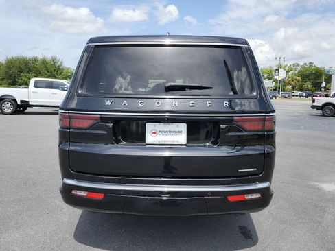 Used 2024 Jeep Wagoneer L Series II w/ Flexible Seating Group RWD image 5