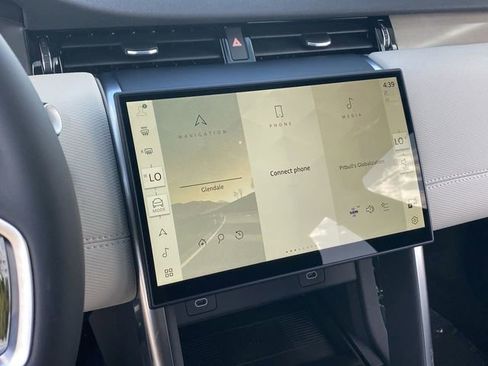 Used 2025 Land Rover Discovery Sport Dynamic SE image 7