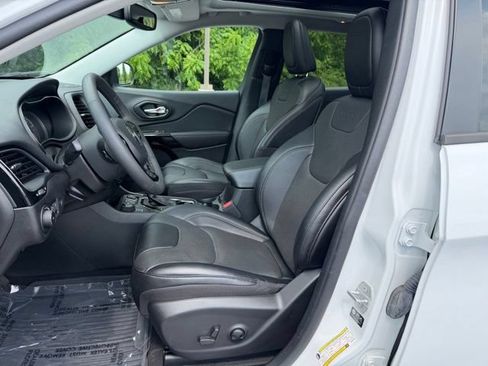 Certified 2023 Jeep Cherokee Altitude Lux w/ Lux Elite Package AWD/4WD image 11
