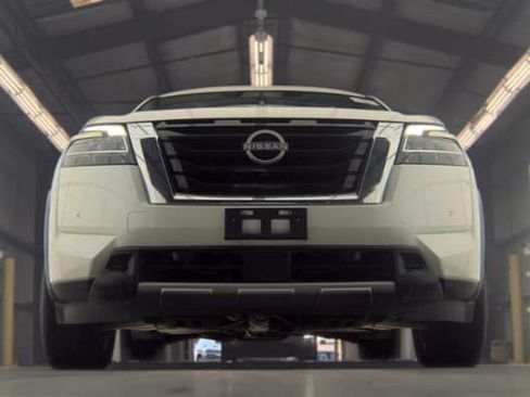 Used 2023 Nissan Pathfinder SL w/ SL Premium Package FWD image 3