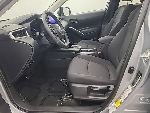 Used 2026 Toyota Corolla Cross LE FWD image 26