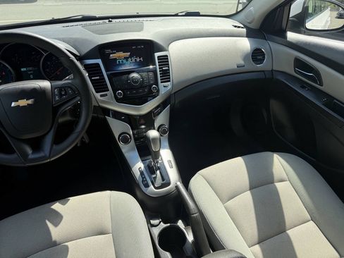 Used 2016 Chevrolet Cruze LT w/ Technology Package FWD image 19