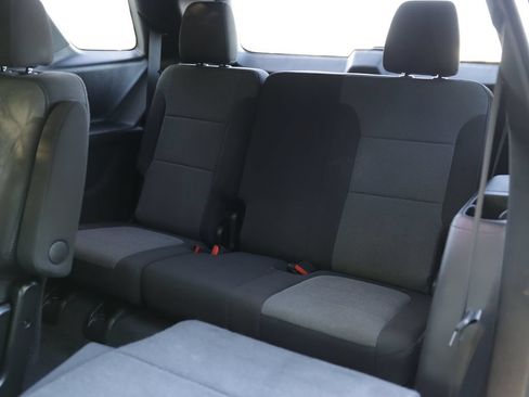 Used 2023 Chevrolet Traverse LT FWD image 27