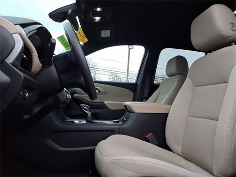 Used 2022 Chevrolet Traverse LS image 28
