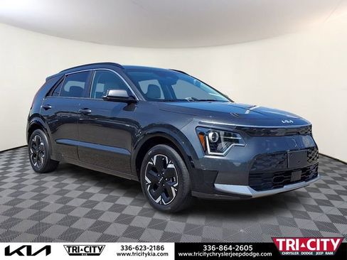 Used 2023 Kia Niro Wind w/ Wind Preserve Package FWD image 1