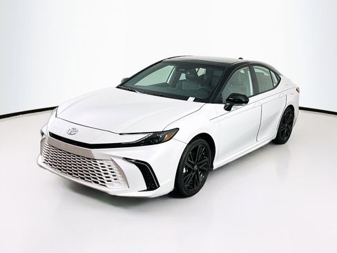 Used 2025 Toyota Camry XSE image 3