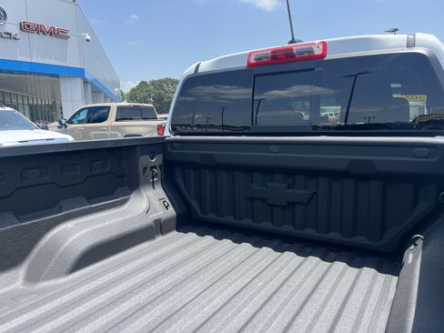 Used 2025 Chevrolet Colorado ZR2 AWD/4WD image 6