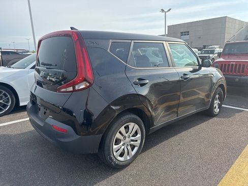 Used 2020 Kia Soul LX image 2