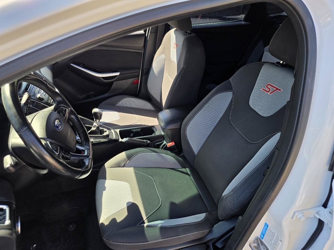 Used 2017 Ford Focus ST FWD image 8